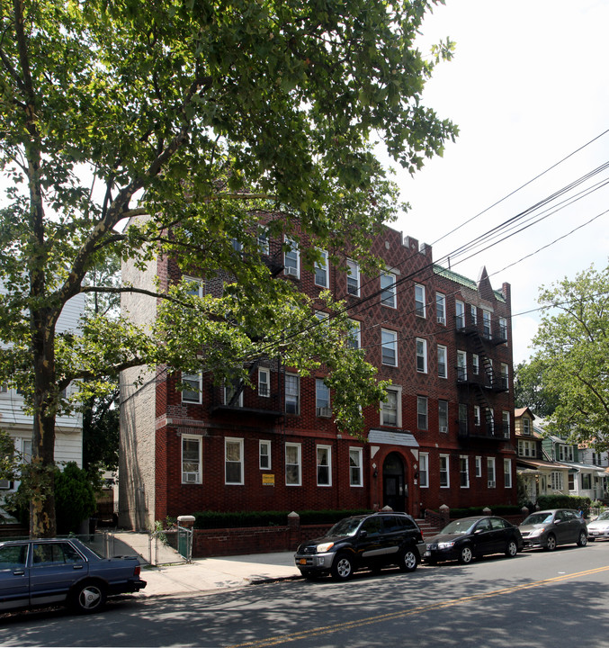 Florance Court in South Ozone Park, NY - Foto de edificio