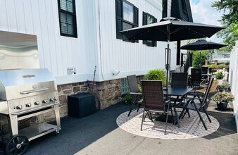 263 S York Rd, Unit 210 in Hatboro, PA - Foto de edificio - Building Photo