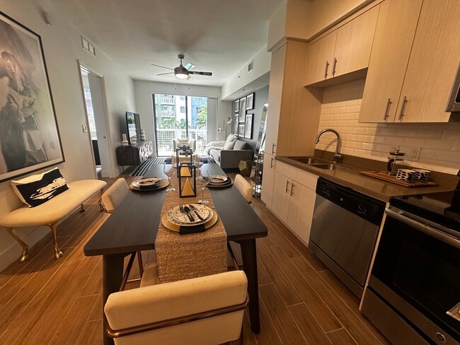 2054 NE 162nd St, Unit A1 in North Miami Beach, FL - Building Photo - Building Photo