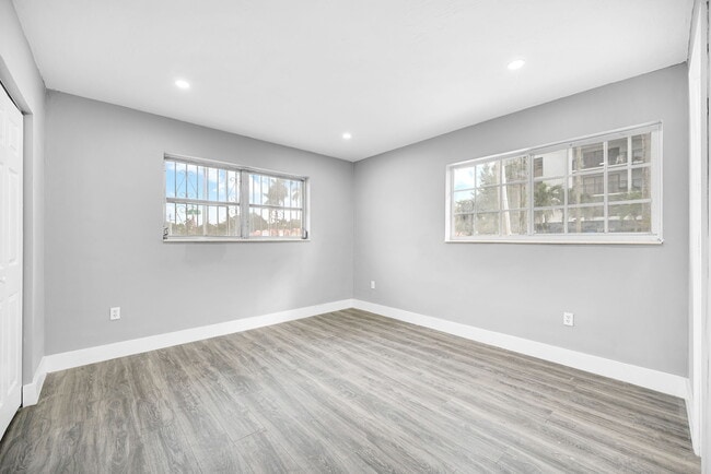 643 NE 149th St in Miami, FL - Foto de edificio - Building Photo