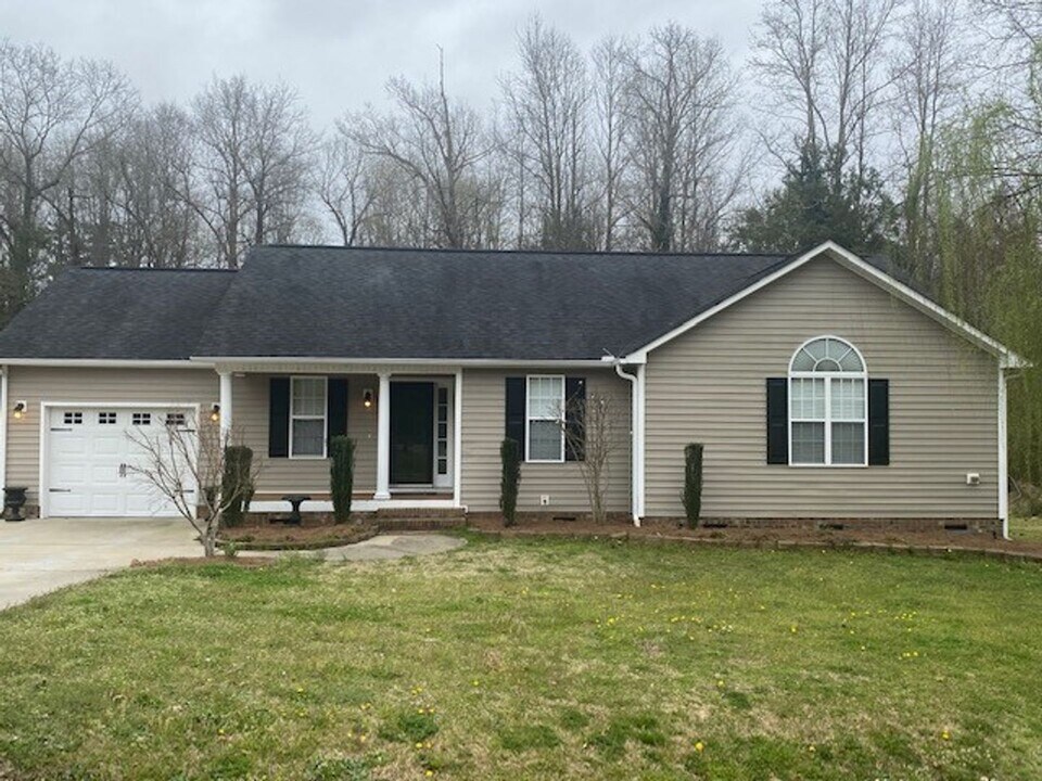 630 Madison Ave in Princeton, NC - Building Photo