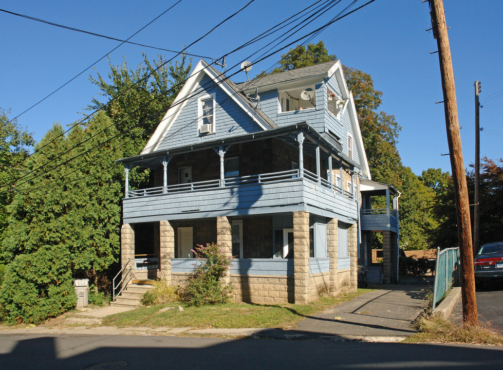 14-16 Lincoln Pl in Bristol, CT - Building Photo