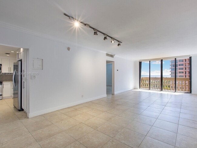 90 Edgewater Dr in Coral Gables, FL - Foto de edificio - Building Photo