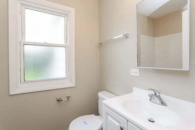 458 W Avery St in Elmhurst, IL - Building Photo - Building Photo