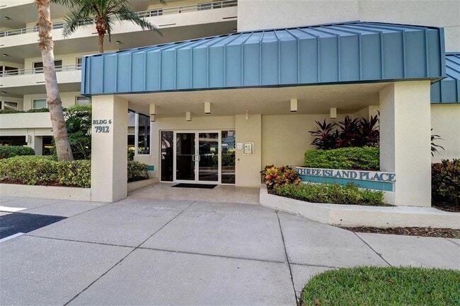7912 Sailboat Key Blvd S in South Pasadena, FL - Building Photo - Building Photo
