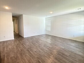 16770 N Marie Vlg Dr in Conroe, TX - Building Photo - Building Photo