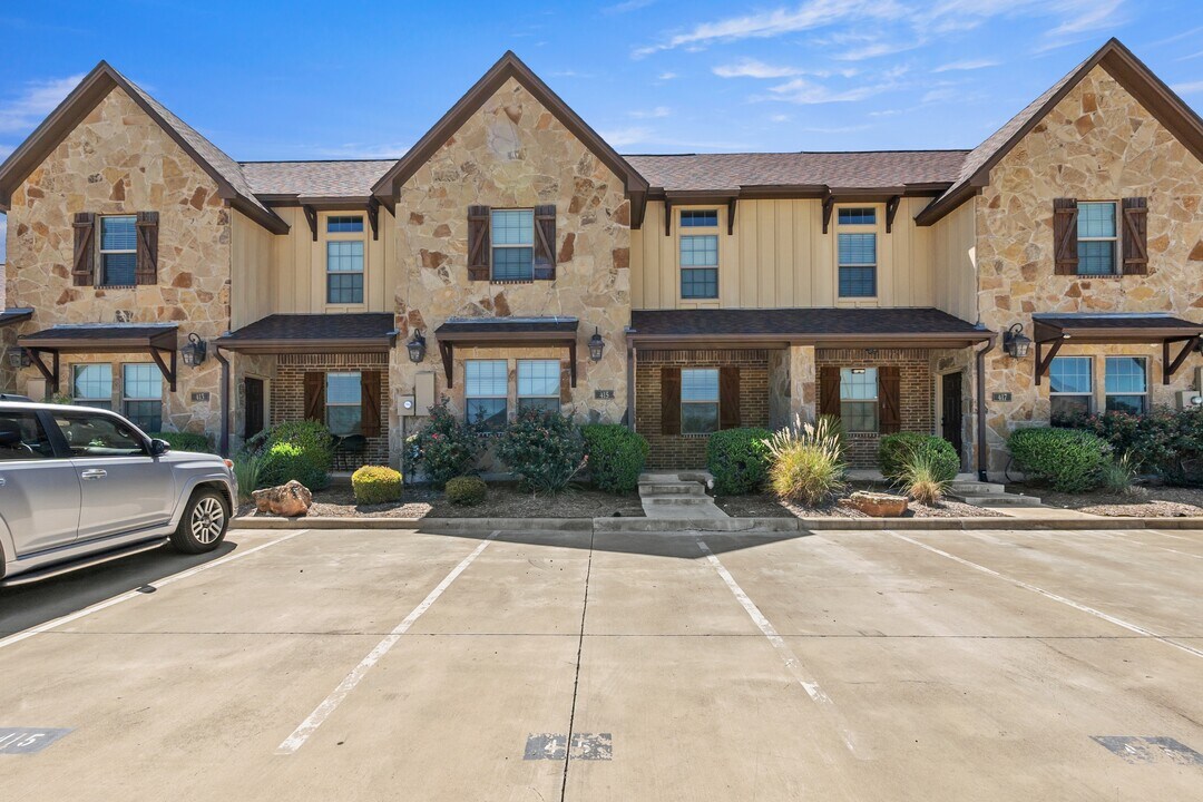 415 Goldilocks Ln in College Station, TX - Building Photo