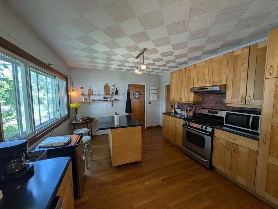 85 Gladstone St, Unit 3 in Boston, MA - Building Photo