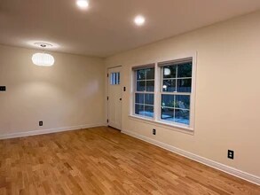 821 S Henderson St in Bloomington, IN - Foto de edificio - Building Photo