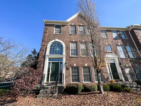 8661 N Meridian St in Indianapolis, IN - Building Photo