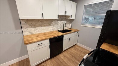 1035 SW 30th St in Fort Lauderdale, FL - Building Photo - Building Photo