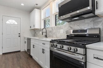 7446 S Luella Ave, Unit 2 in Chicago, IL - Building Photo - Building Photo