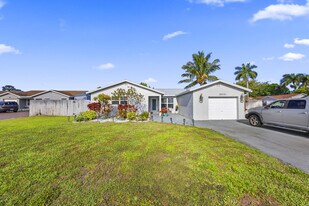 22731 SW 55th Way in Boca Raton, FL - Building Photo