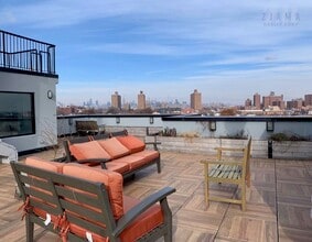 976 Fulton St in Brooklyn, NY - Foto de edificio - Building Photo