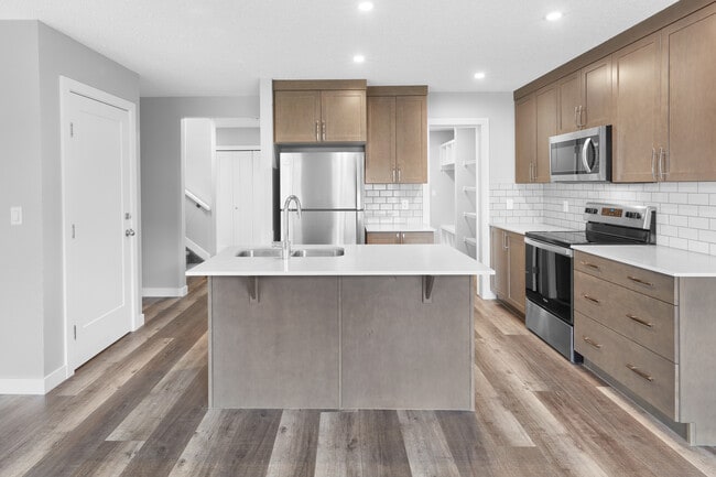 1376 Erker Cres NW in Edmonton, AB - Building Photo - Building Photo