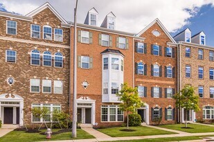 13643 Air and Space Museum Pky in Herndon, VA - Building Photo