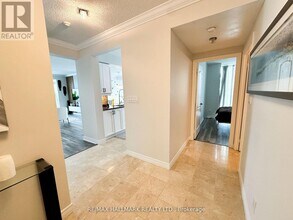 100 Promenade Cir in Vaughan, ON - Building Photo - Building Photo