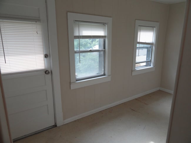 528 S Cedar Ave in Independence, MO - Building Photo - Building Photo