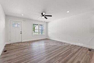 342 Winding Branch Dr in Berea, KY - Building Photo - Building Photo