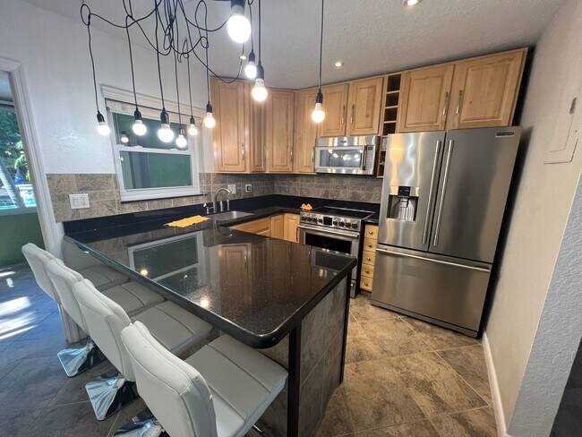845 NE 37th St in Oakland Park, FL - Building Photo - Building Photo