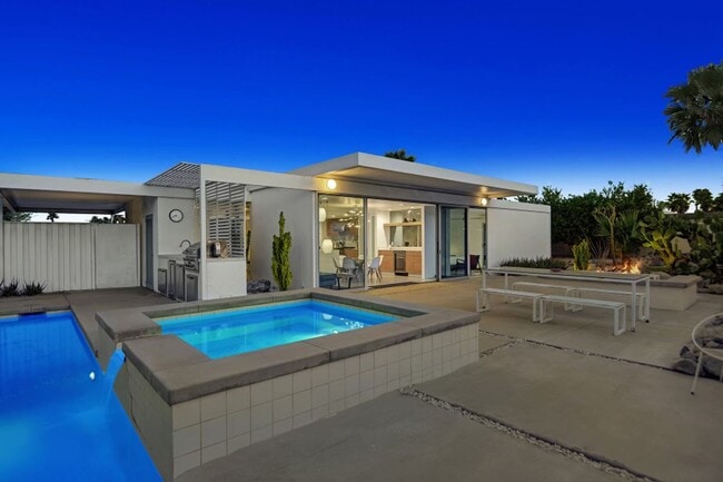 property at 3133 N Sunnyview Dr