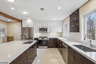 215 Summit Ave in Summit, NJ - Building Photo - Building Photo