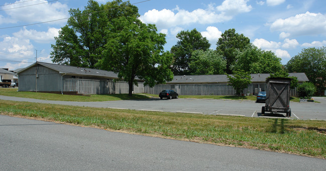 Northwood Apartments in Graham, NC - Building Photo - Building Photo