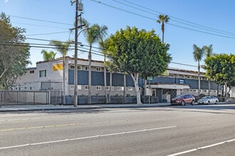 Villa Gardens in Hawthorne, CA - Building Photo - Building Photo