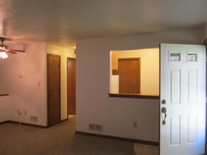 402 Beaver St, Unit 2 in Mars, PA - Foto de edificio - Building Photo