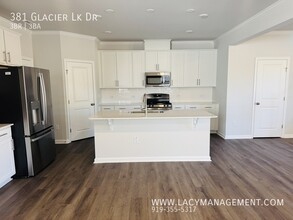 381 Glacier Lk Dr in Raleigh, NC - Building Photo - Building Photo