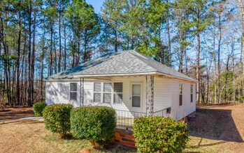 1840 Worthy Rd in Alexander City, AL - Foto de edificio - Building Photo