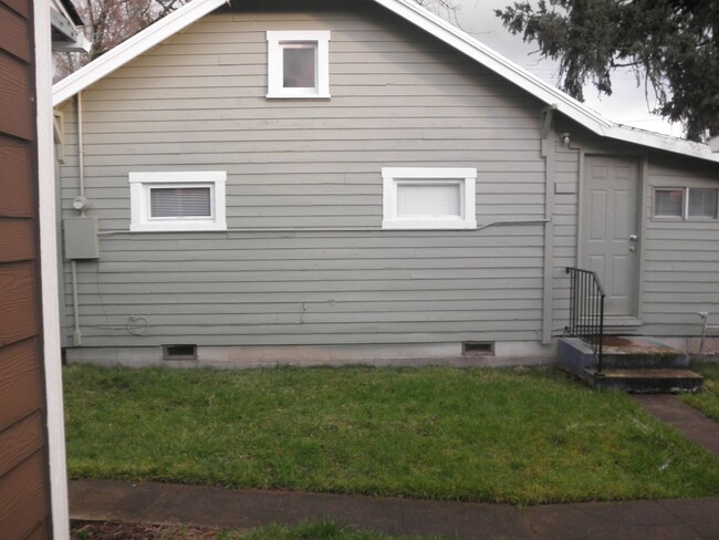 1322 Nebraska Ave NE in Salem, OR - Building Photo - Building Photo