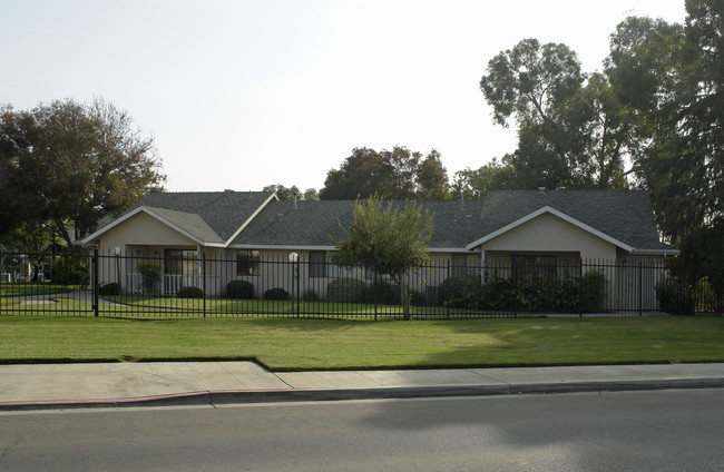 Willow Court in Fresno, CA - Foto de edificio - Building Photo