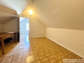 22 Humphreys St in Boston, MA - Building Photo - Building Photo