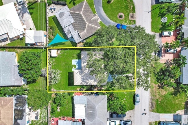 261 NE 45th St in Oakland Park, FL - Foto de edificio - Building Photo