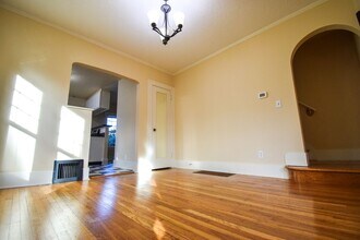 2613-2615-2615 NE Clackamas St in Portland, OR - Building Photo - Building Photo