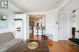 310 Central Park Dr in Ottawa, ON - Building Photo - Building Photo