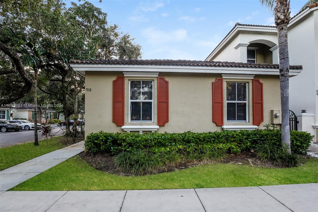 918 NE 42nd Terrace in Homestead, FL - Building Photo