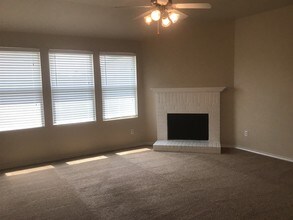 201 Rambling Way in Forney, TX - Foto de edificio - Building Photo