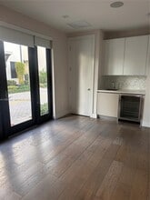 8231 NW 48th St in Doral, FL - Building Photo - Building Photo