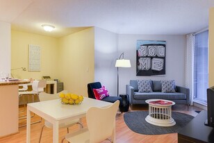 203 Adelaide St W in Toronto, ON - Building Photo