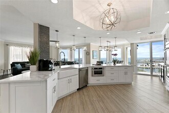 555 5th Ave NE in St. Petersburg, FL - Building Photo - Building Photo
