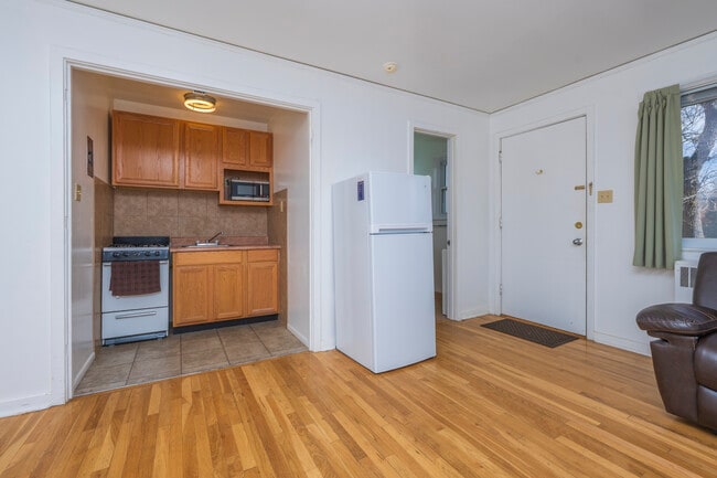 Myrtle Apartments - All Utilities Included in Los Alamos, NM - Building Photo - Interior Photo