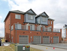 2586-2592 Bur Oak Ave in Markham, ON - Building Photo - Building Photo