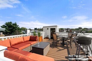 42 Washburn St in Boston, MA - Building Photo