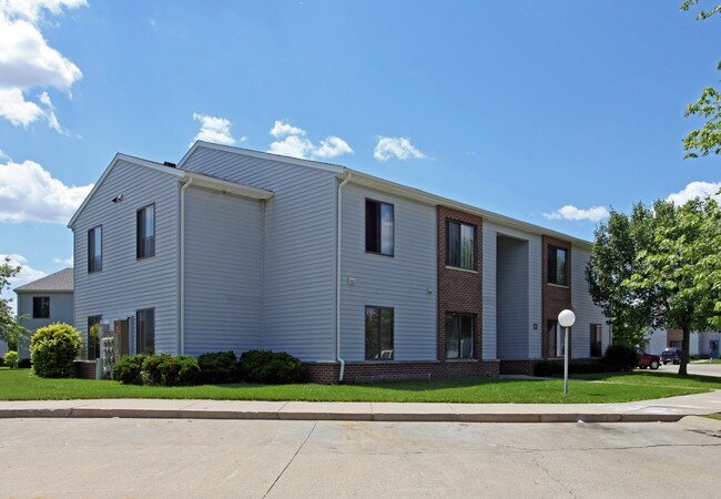 West Elm Apartments in Wauseon, OH - Foto de edificio - Building Photo