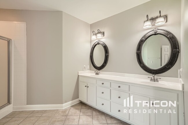 property at 2235 Hawthorne Trce