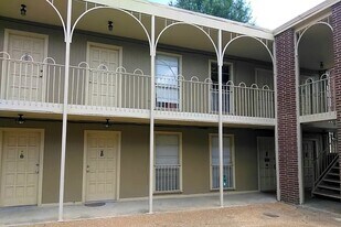 Seville in Jackson, MS - Building Photo