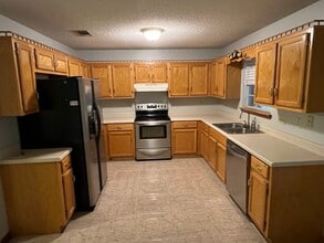 3220 N 8th St in Ocean Springs, MS - Building Photo - Building Photo