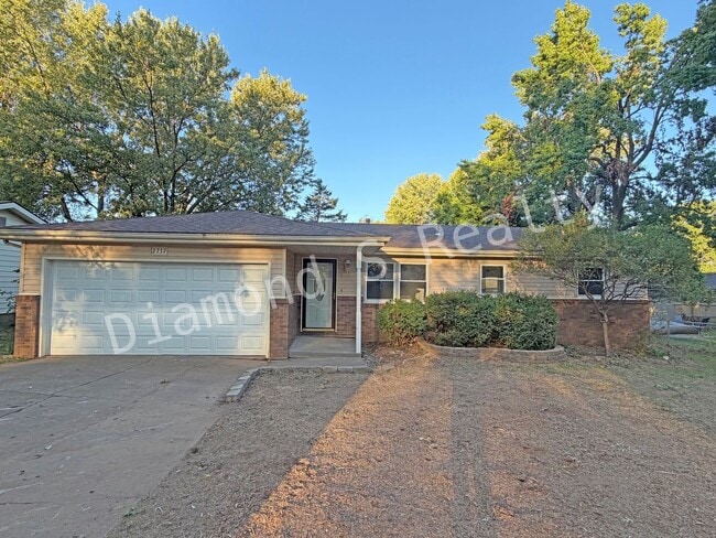 property at 2737 S Weaver Ave